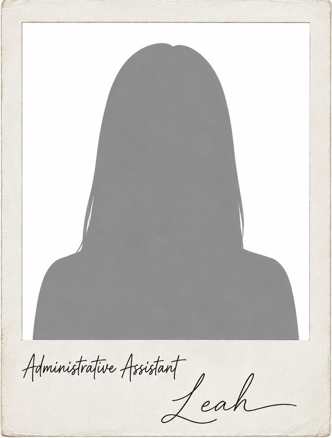Leah, Asistente Administrativa